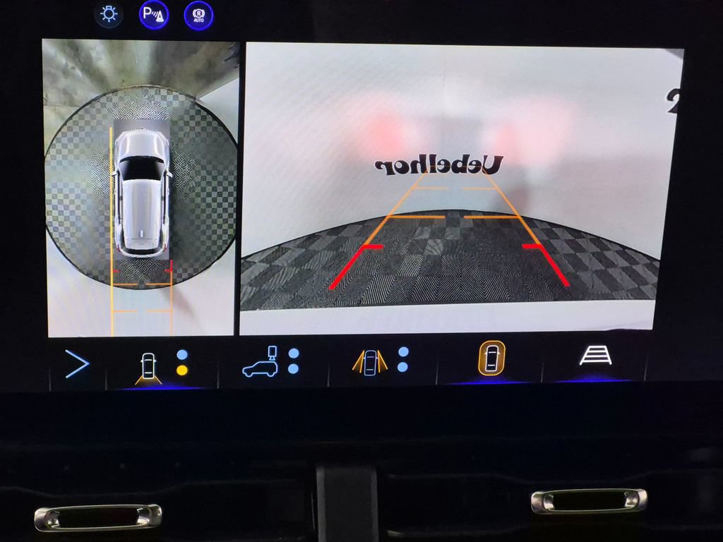 2027 Chevrolet Equinox LT - Photo 22