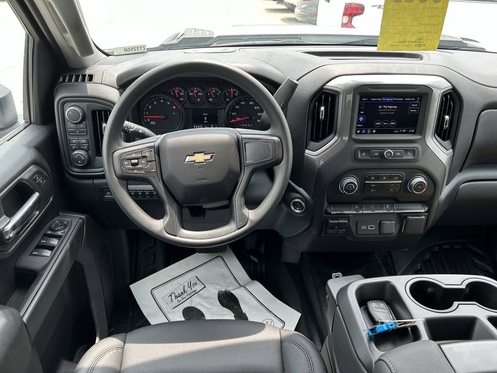 2025 Chevrolet Silverado 2500HD photo 2
