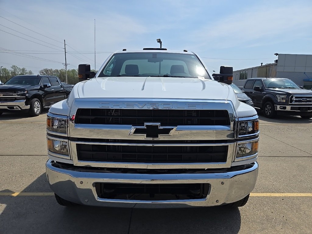2023 Chevrolet Silverado 5500HD Work Truck photo 4