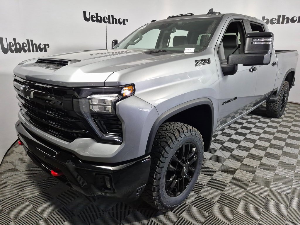 2025 Chevrolet Silverado 2500HD LT photo 3