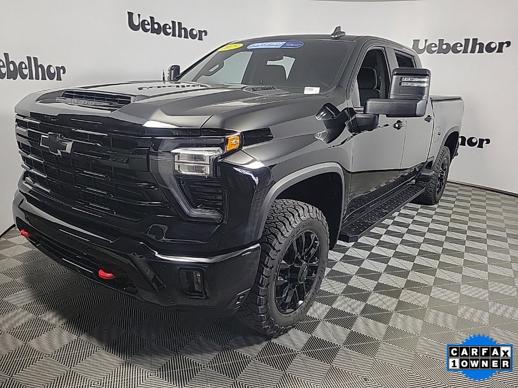 2025 Chevrolet Silverado 2500HD LT photo 3