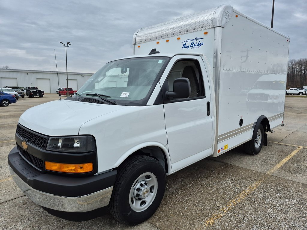 2025 Chevrolet Express 3500 Cutaway Van photo 3