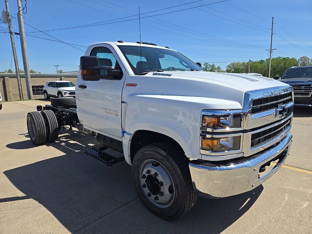 2024 Chevrolet Silverado 4500HD Work Truck photo 3