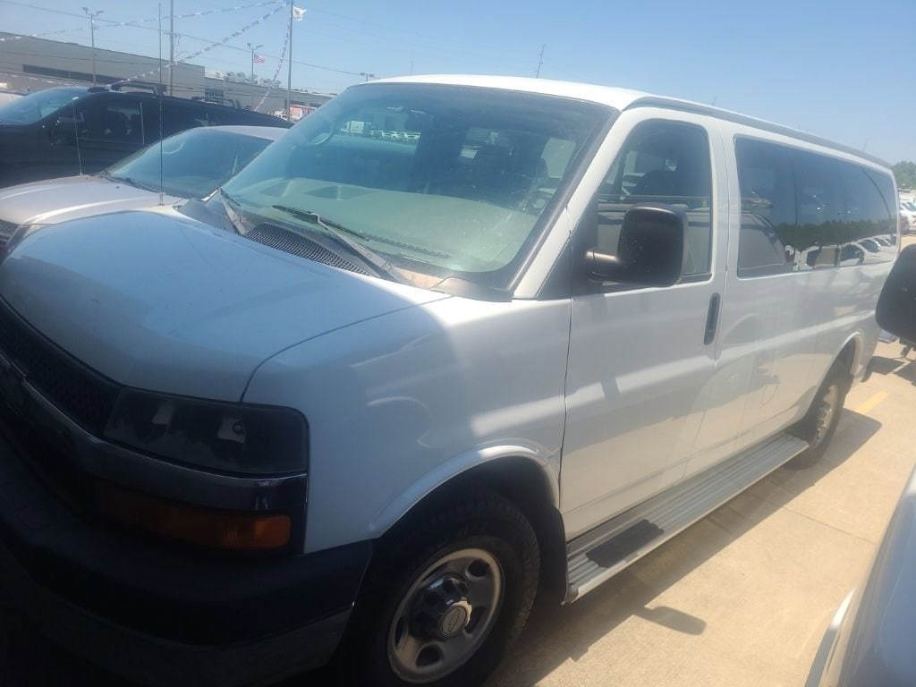 2006 Chevrolet Express 3500's photo