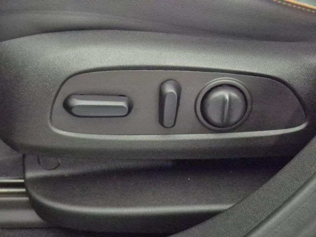 2022 GMC Acadia AT4 - Photo 18