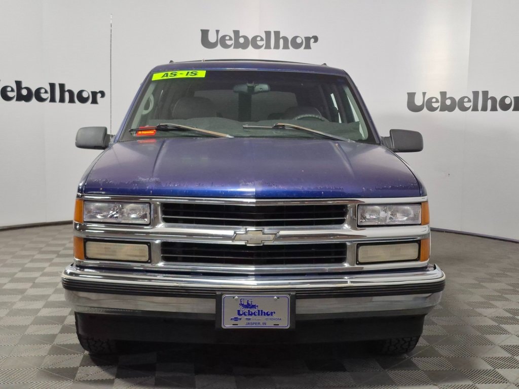 Used 1999 Chevrolet Suburban Base with VIN 3GNEC16R3XG255330 for sale in Jasper, IN