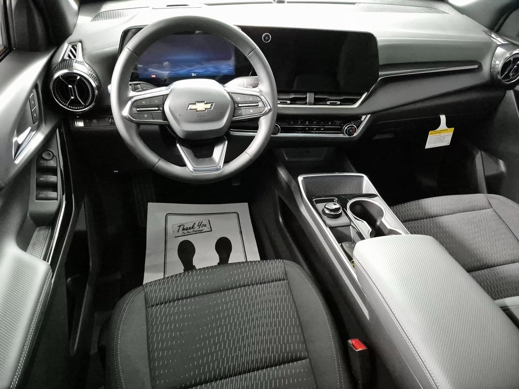 2026 Chevrolet Equinox LT photo 2