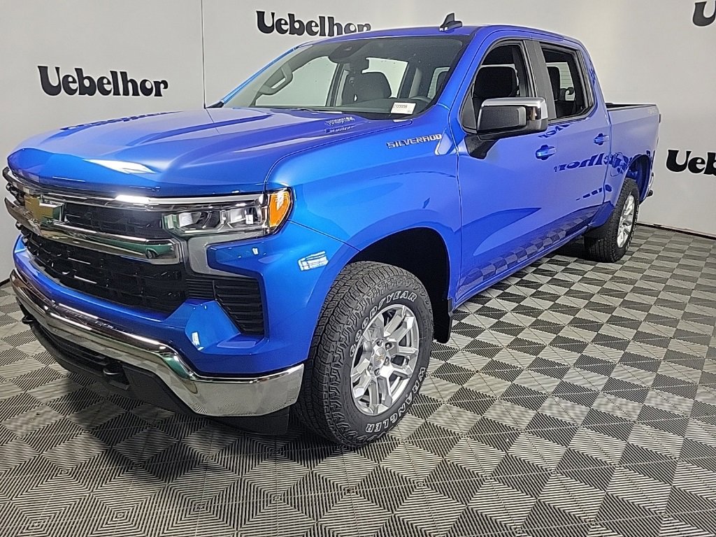 2025 Chevrolet Silverado 1500 LT photo 3