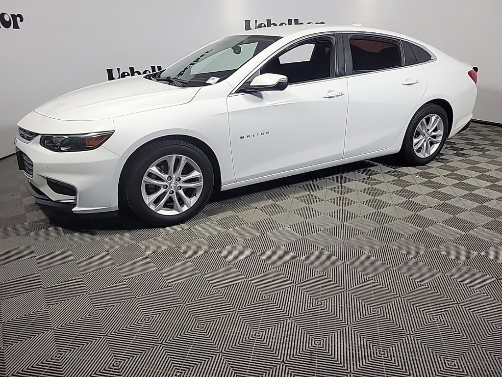 2017 Chevrolet Malibu 1LT photo 3