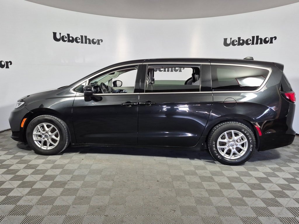 Used 2023 Chrysler Pacifica Touring L