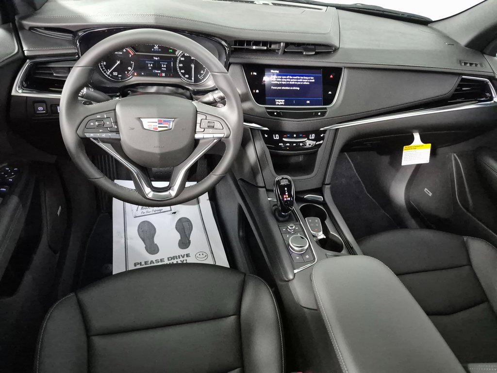 2025 Cadillac XT6 Luxury photo 2