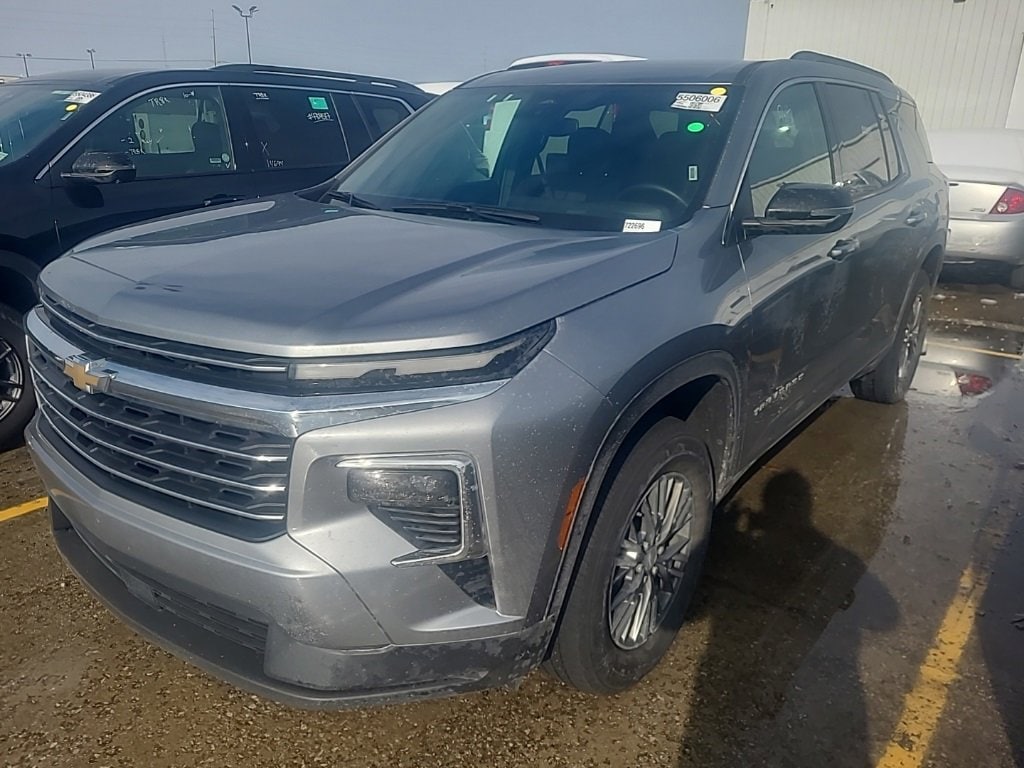 Used 2025 Chevrolet Traverse LT SUV