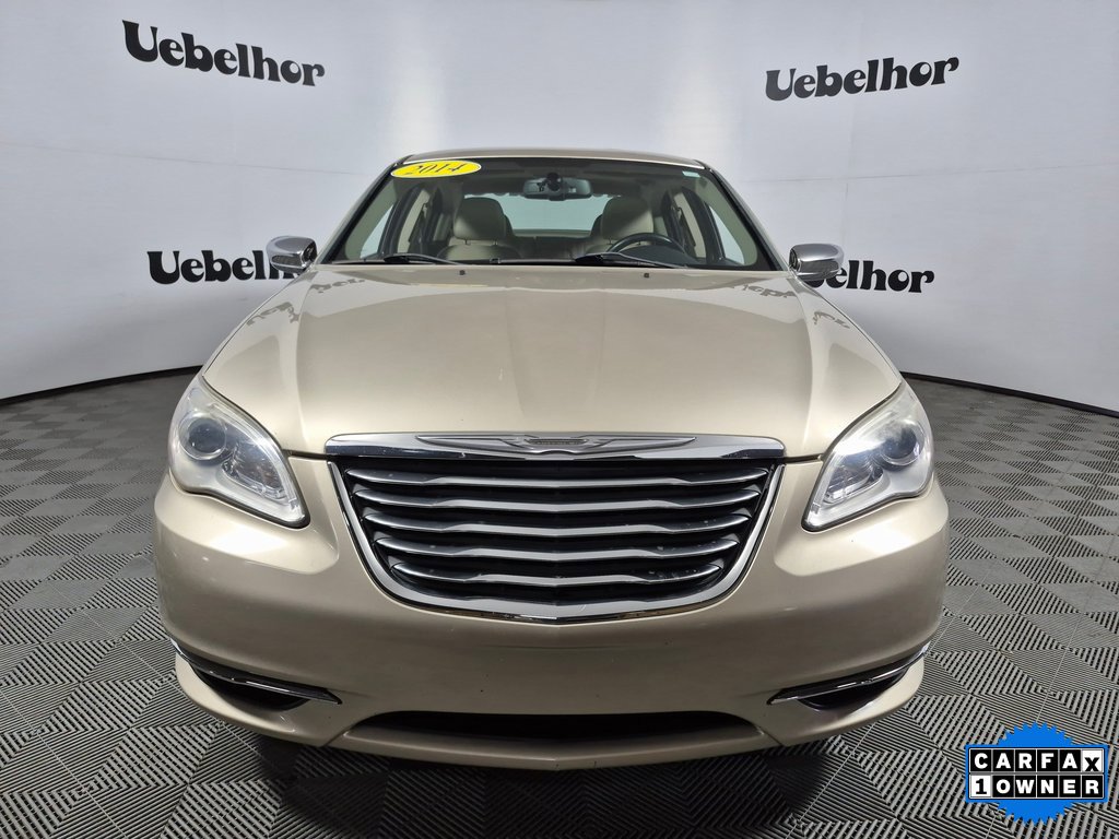2014 Chrysler 200 Limited photo 2