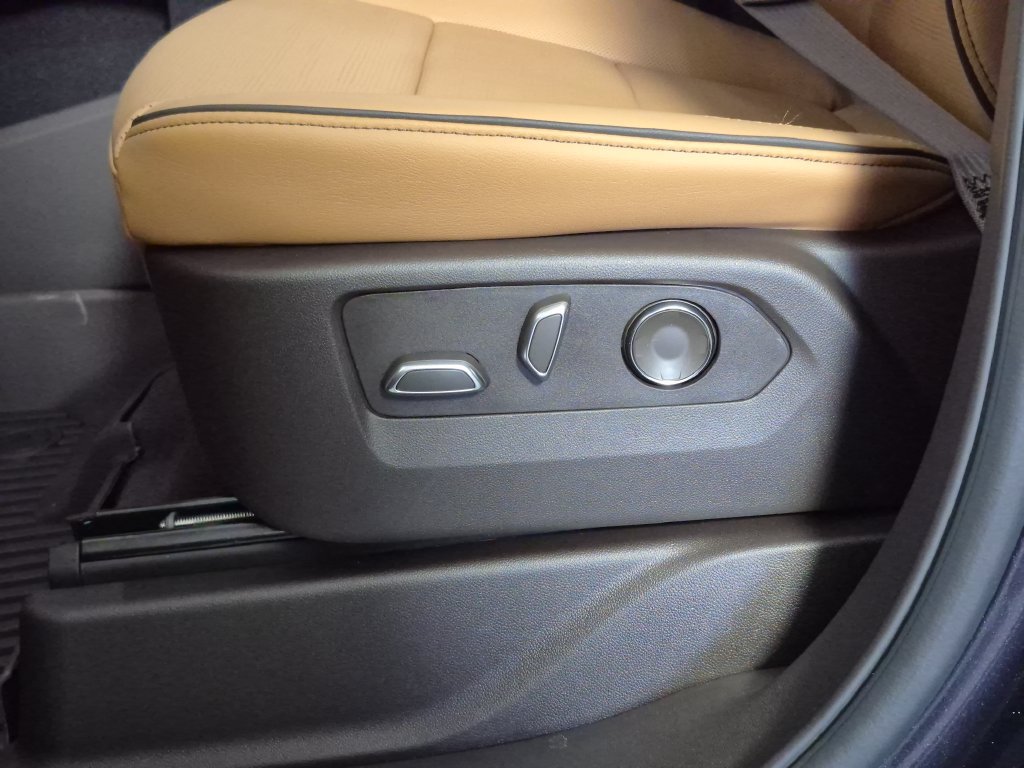 2026 Cadillac Escalade Luxury - Photo 17
