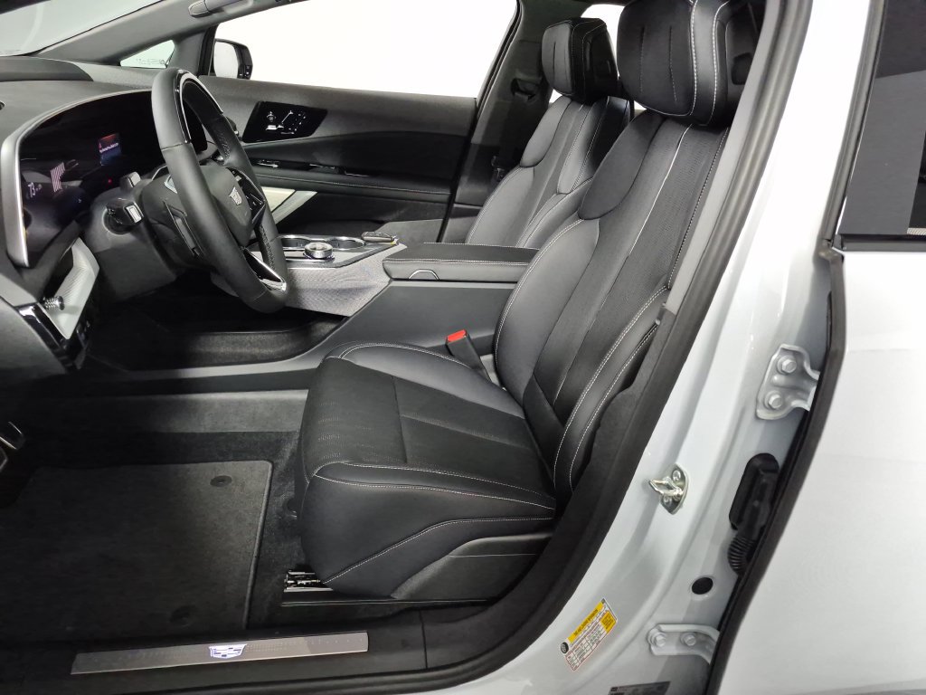 2027 Cadillac OPTIQ Premium Luxury - Photo 9