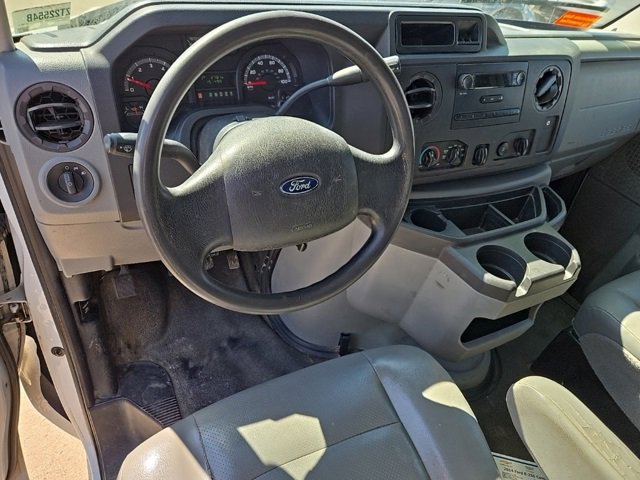 2014 Ford E-250 Cargo photo 2