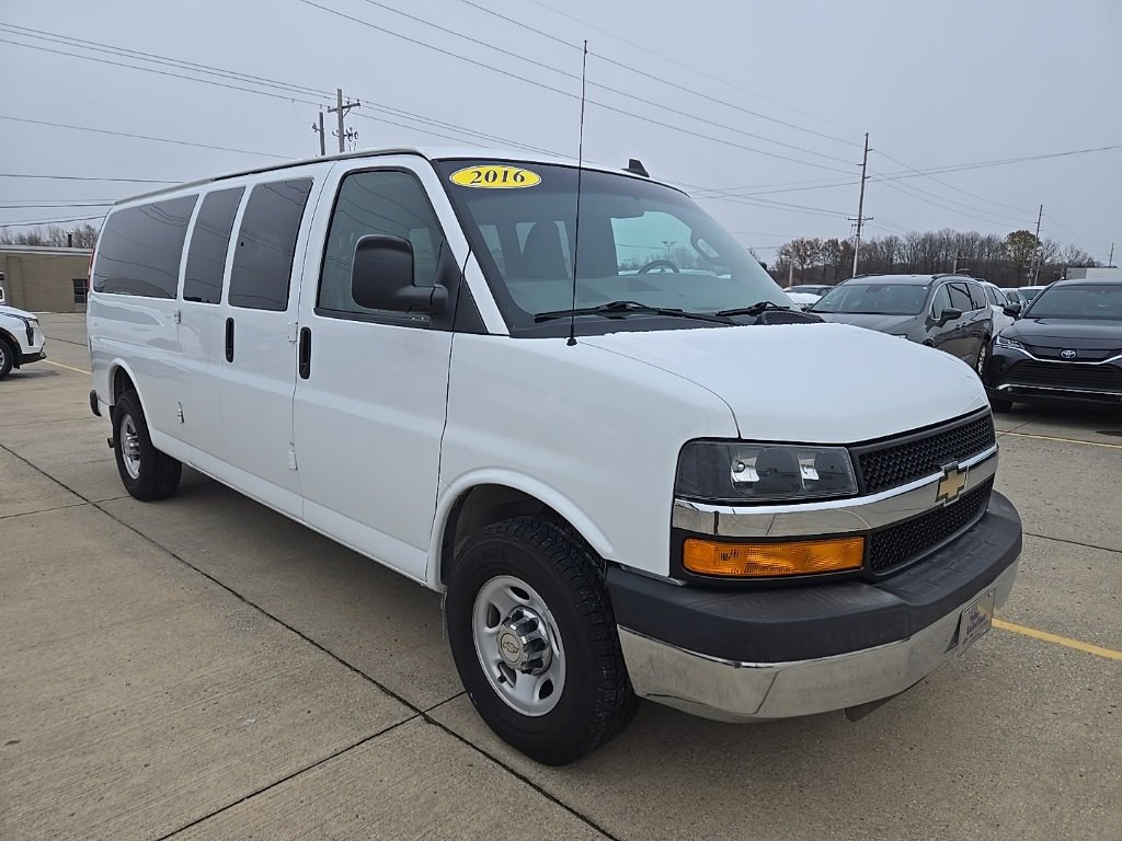 2016 Chevrolet Express 3500 LT Passenger Van photo 3