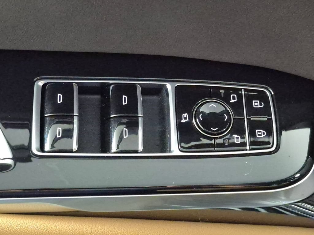 2026 Cadillac Escalade Luxury - Photo 17