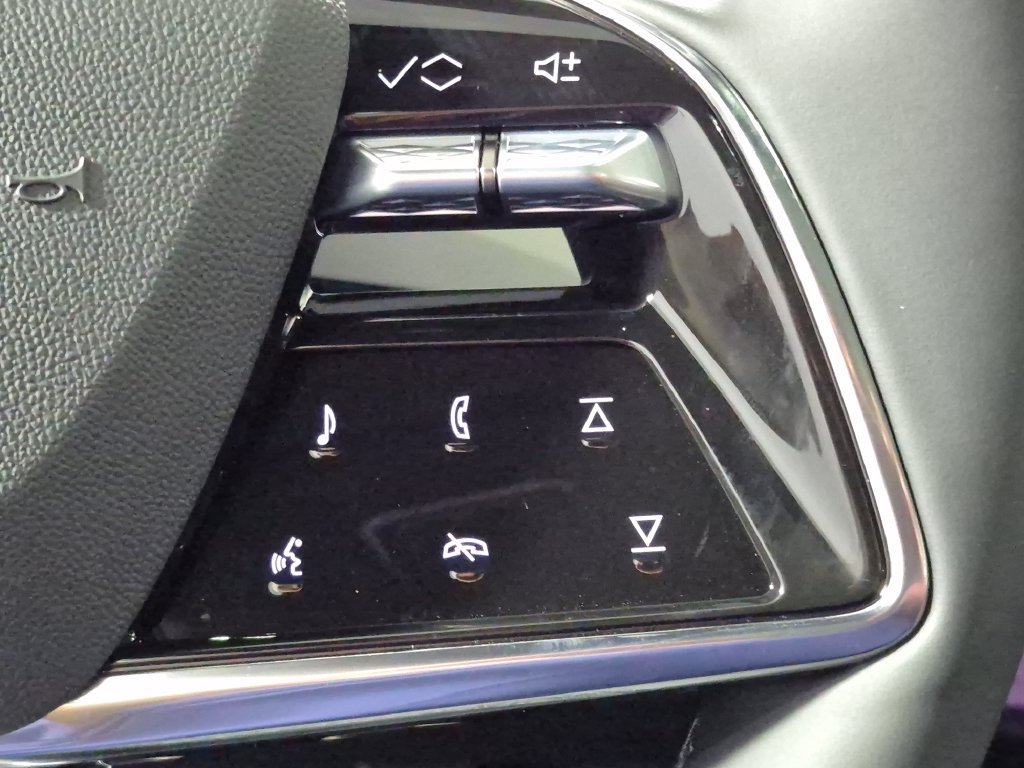 2027 Cadillac OPTIQ Premium Luxury - Photo 13