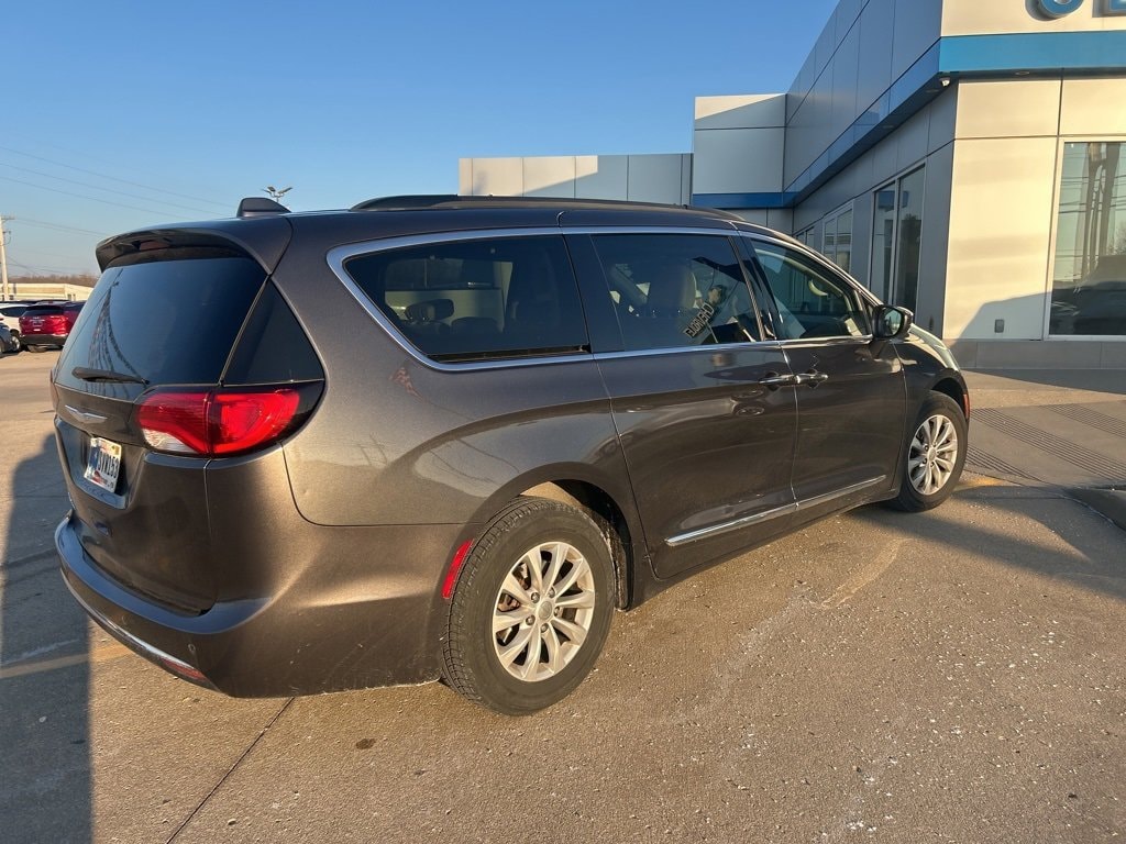 Used 2017 Chrysler Pacifica Touring-L