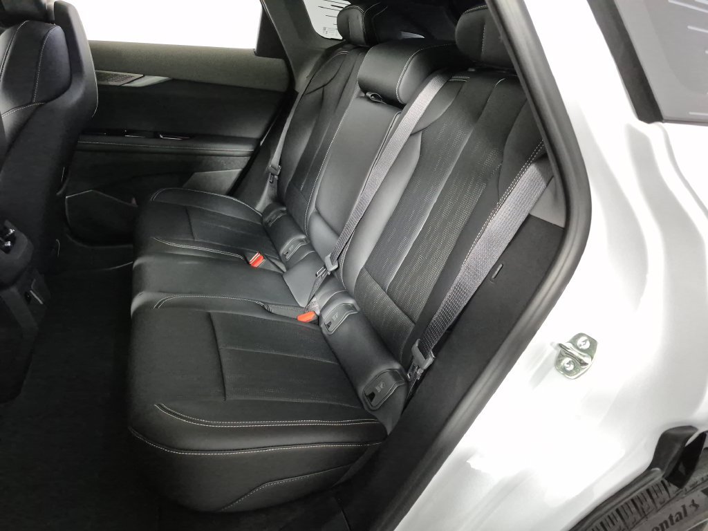 2027 Cadillac OPTIQ Premium Luxury - Photo 24