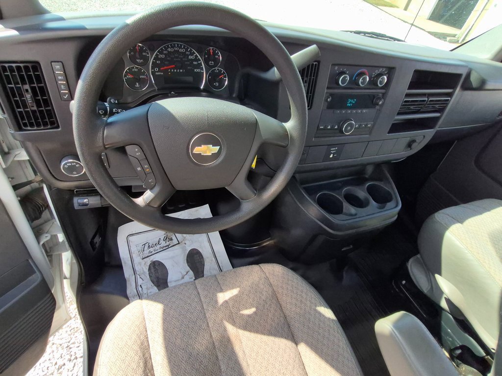 2013 Chevrolet Express Cutaway 3500 photo 2