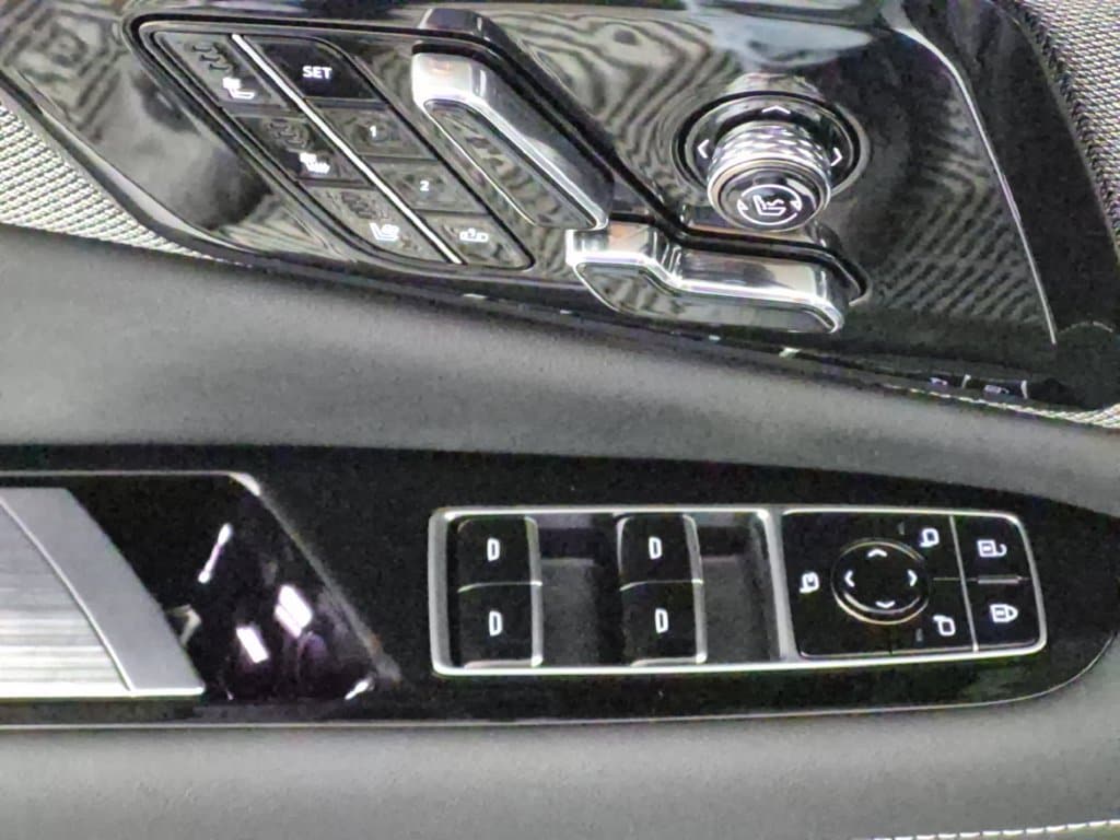 2027 Cadillac OPTIQ Premium Luxury - Photo 17