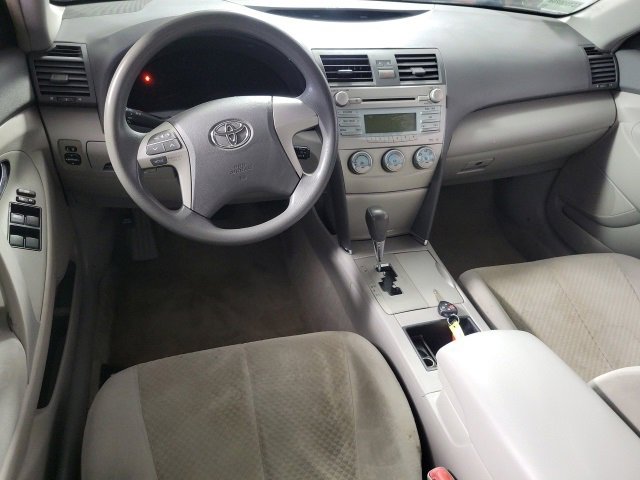 2009 Toyota Camry LE photo 2