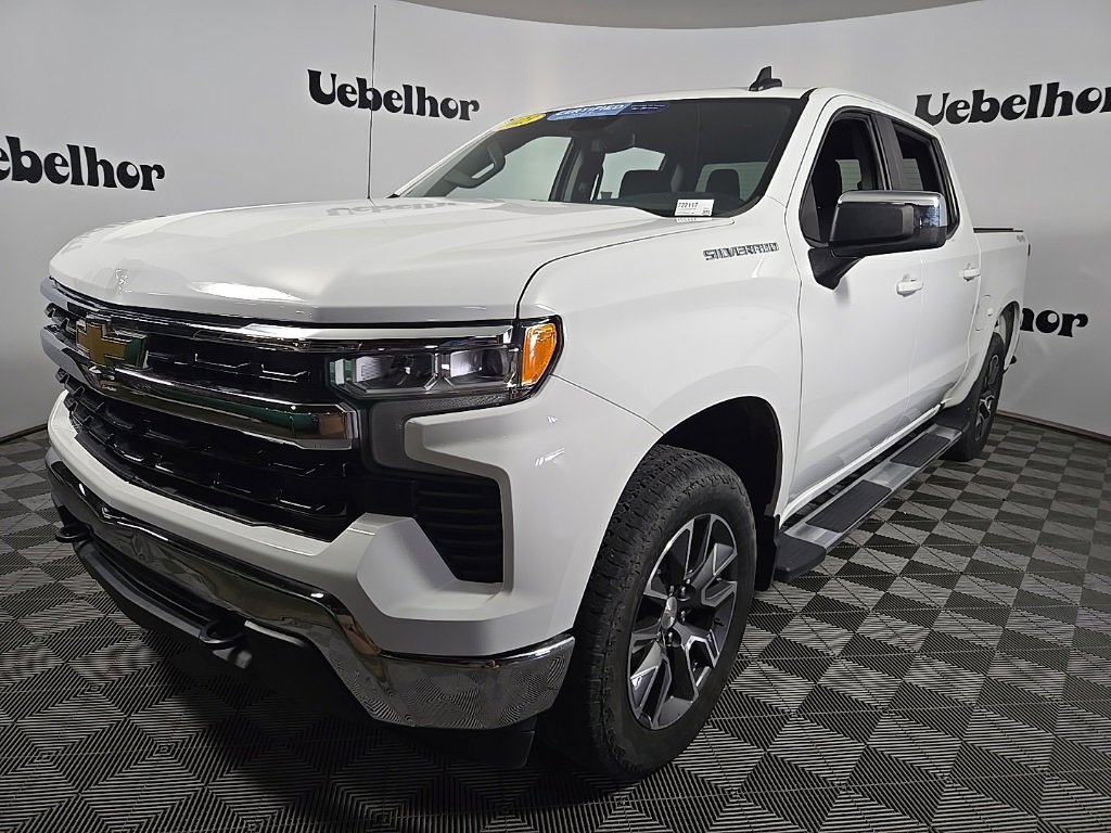 2023 Chevrolet Silverado 1500 LT photo 2