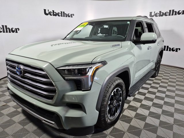 2023 Toyota Sequoia SR5 photo 3