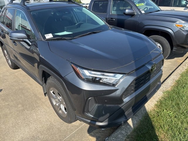 2023 Toyota RAV4 XLE photo 3