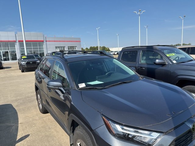 2023 Toyota RAV4 XLE photo 2