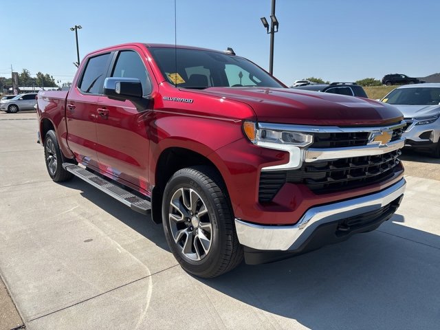 2022 Chevrolet Silverado 1500 LT photo 2