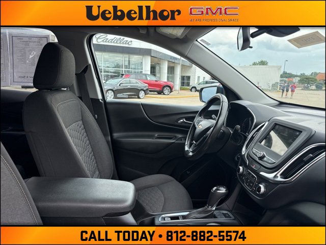 2019 Chevrolet Equinox LT photo 2