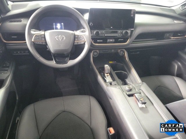 2024 Toyota Highlander Hybrid Limited photo 2