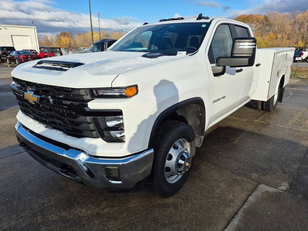 New 2025 Chevrolet Silverado 3500 HD Chassis Work Truck Truck Crew Cab
