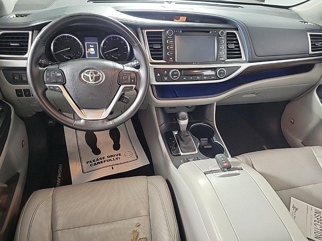 2015 Toyota Highlander Limited Platinum photo 2