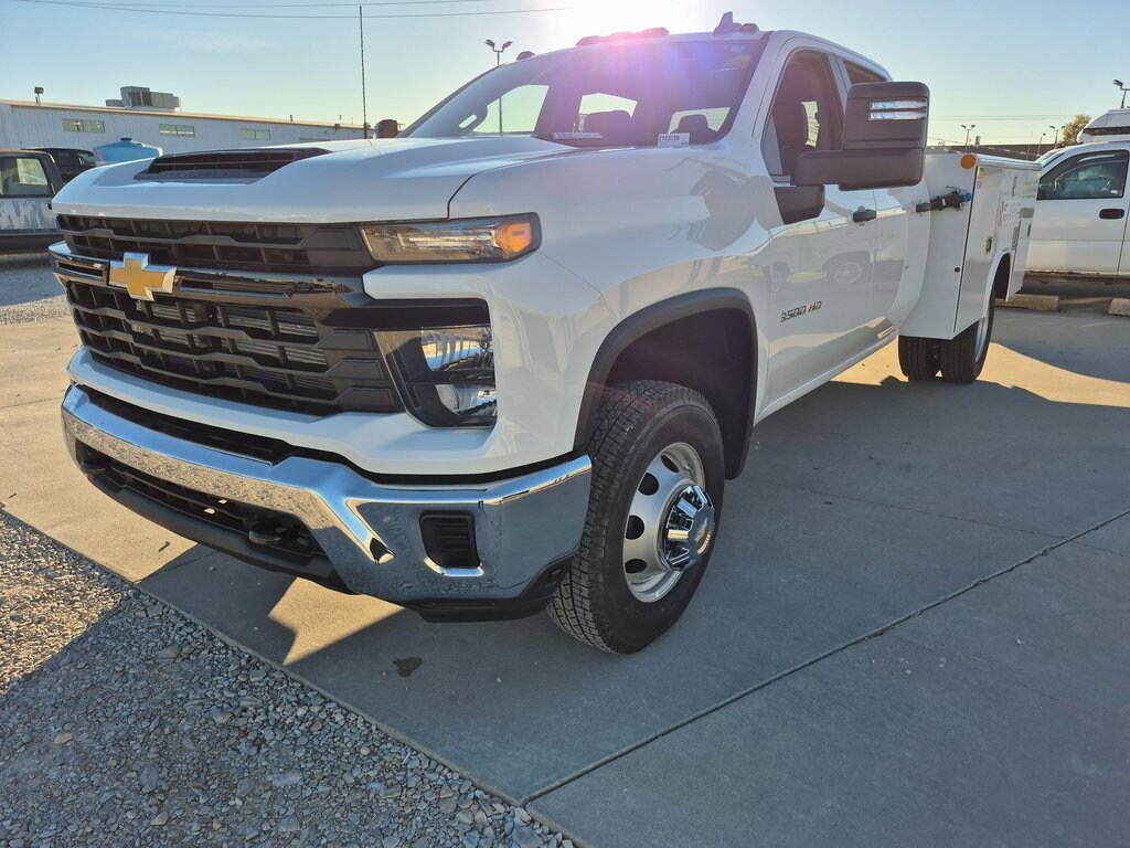 New 2025 Chevrolet Silverado 3500 HD Chassis Work Truck Truck Crew Cab