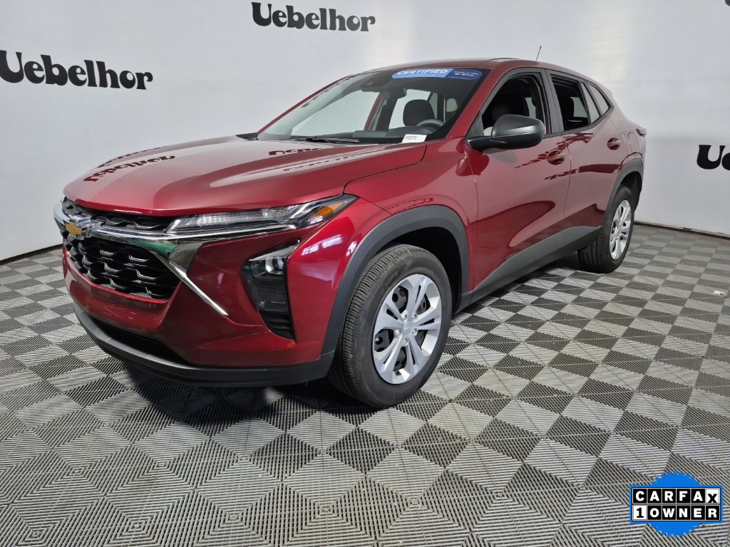 2025 Chevrolet Trax LS photo 2