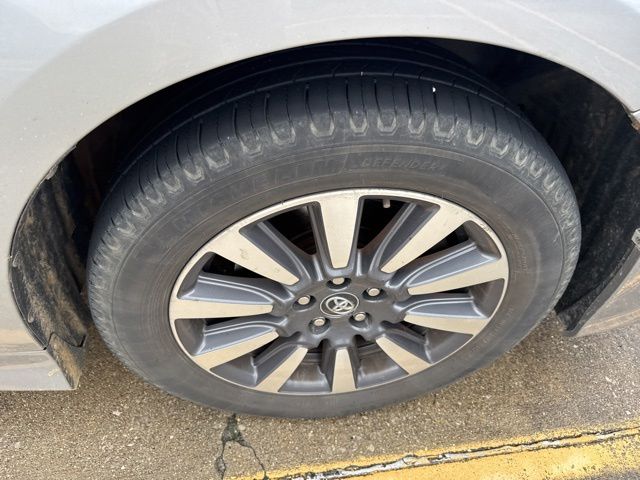 2018 Toyota Sienna XLE - Photo 13