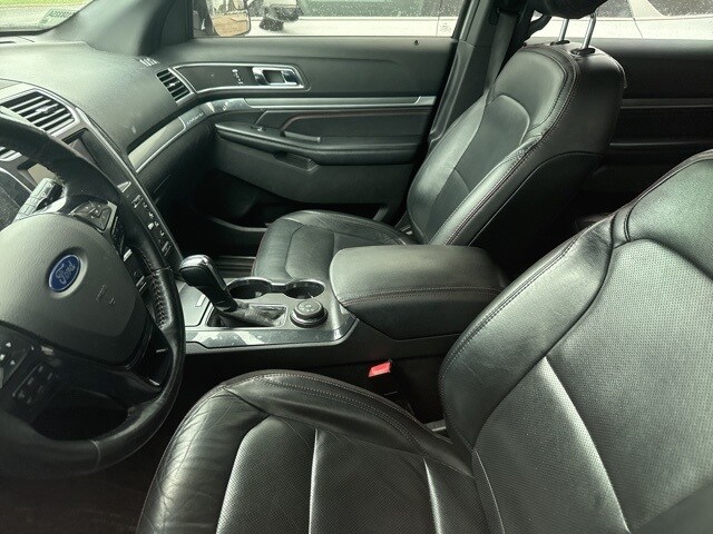 2017 Ford Explorer Sport photo 3