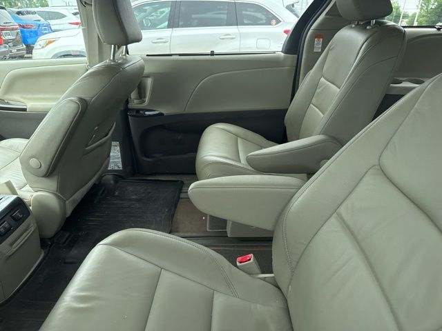 2018 Toyota Sienna XLE - Photo 6