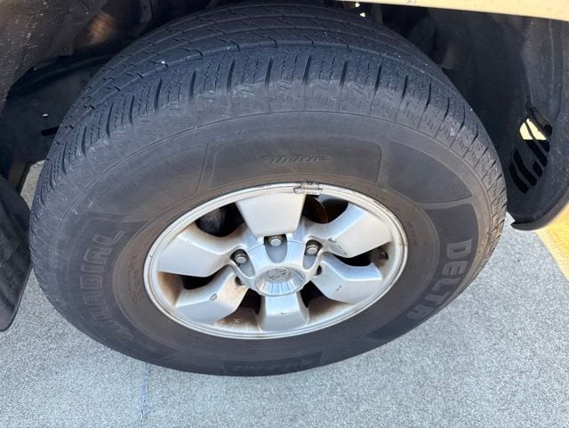 2004 Toyota 4Runner SR5 - Photo 9