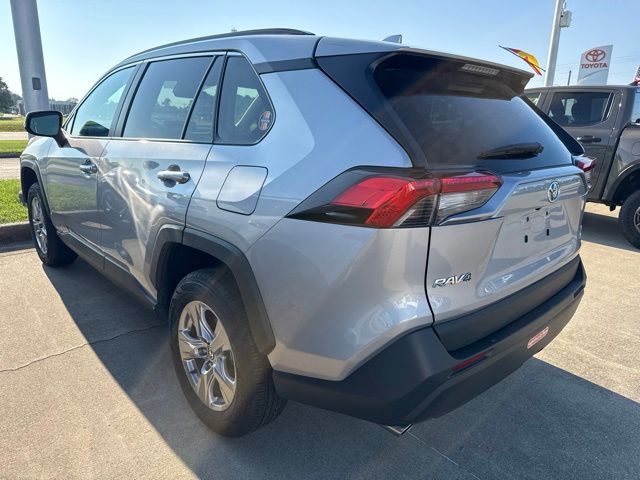 2024 Toyota RAV4 XLE - Photo 6