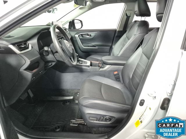 2025 Toyota RAV4 Limited - Photo 9
