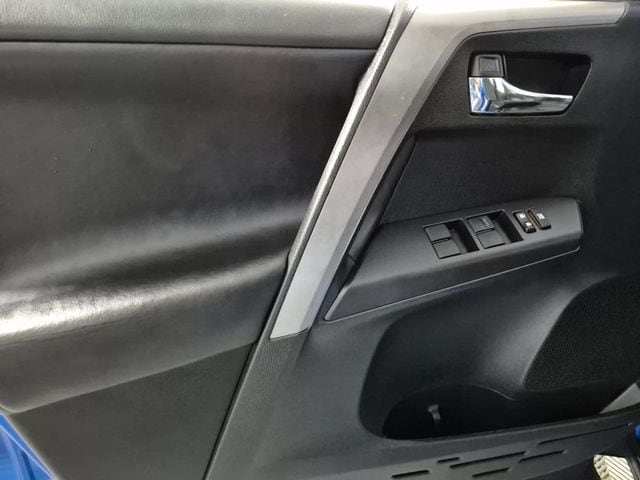 2018 Toyota RAV4 XLE - Photo 15