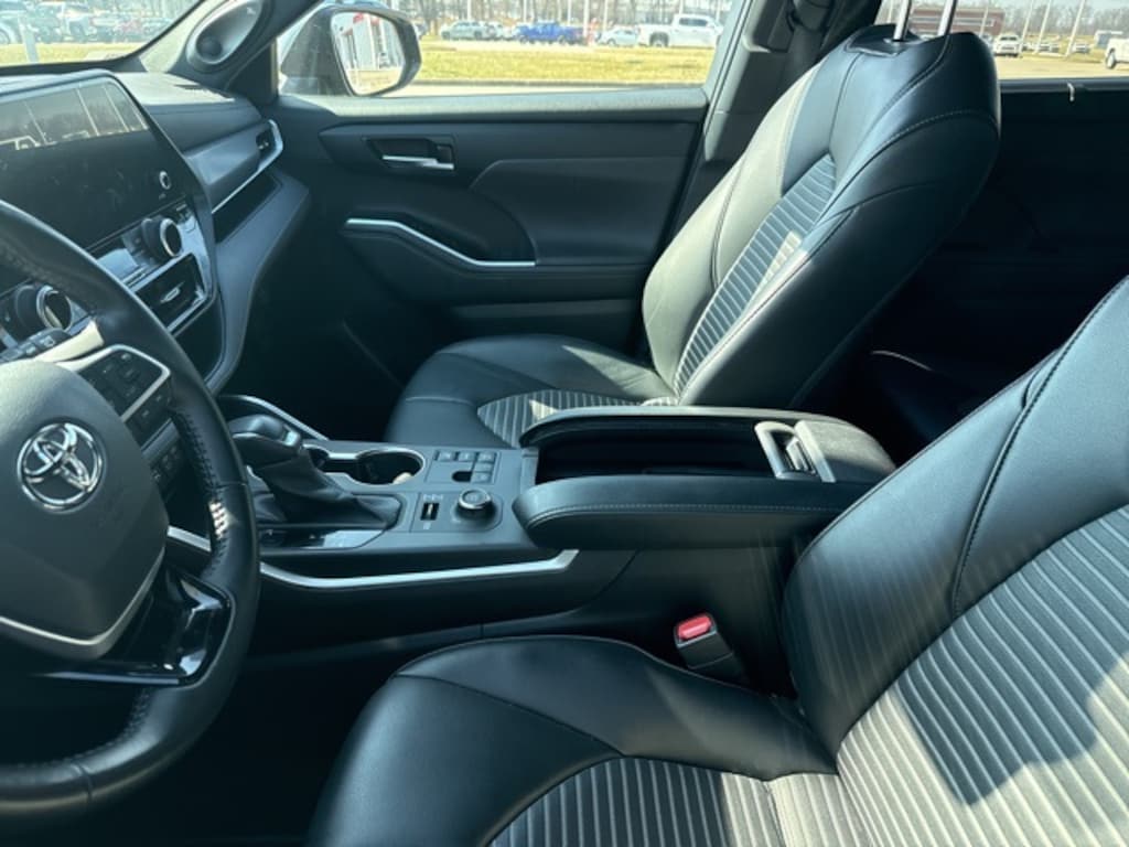 Used 2023 Toyota Highlander XSE SUV