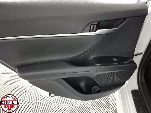 2020 Toyota Camry SE - Photo 25