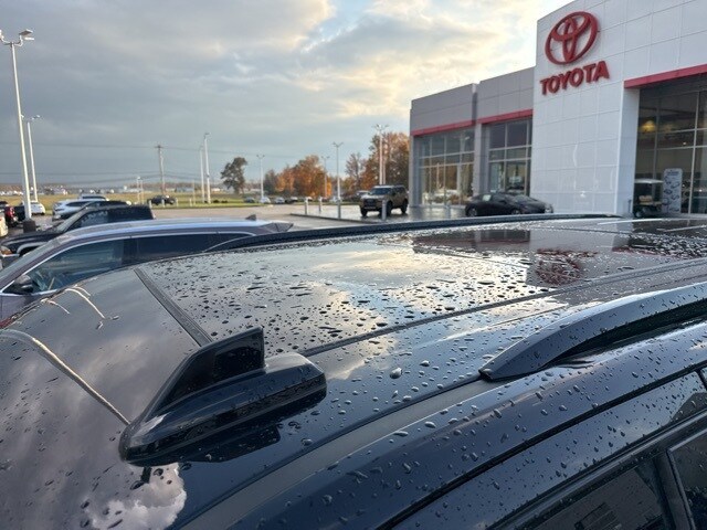 2021 Chevrolet Tahoe Z71 photo 2