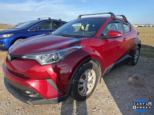 2019 Toyota C-HR LE's photo